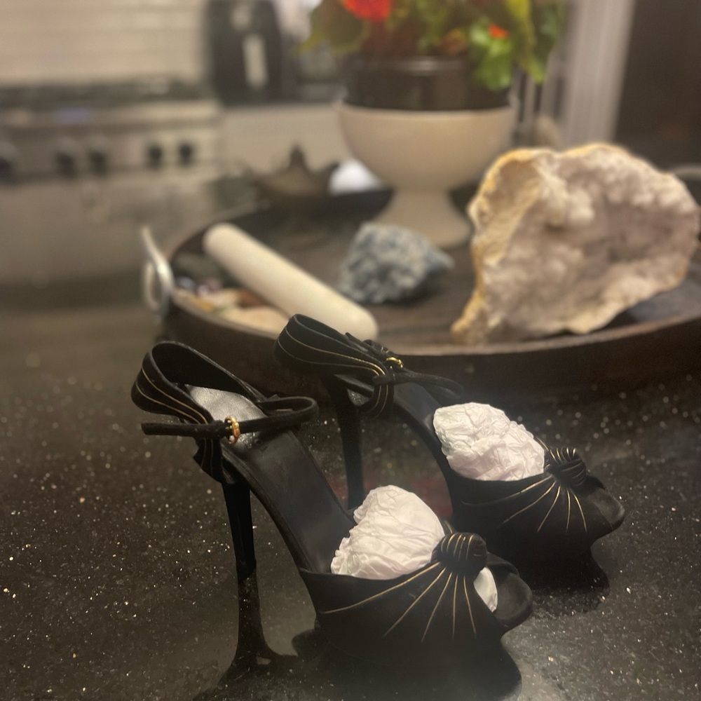 Vintage Gucci high heals black and gold